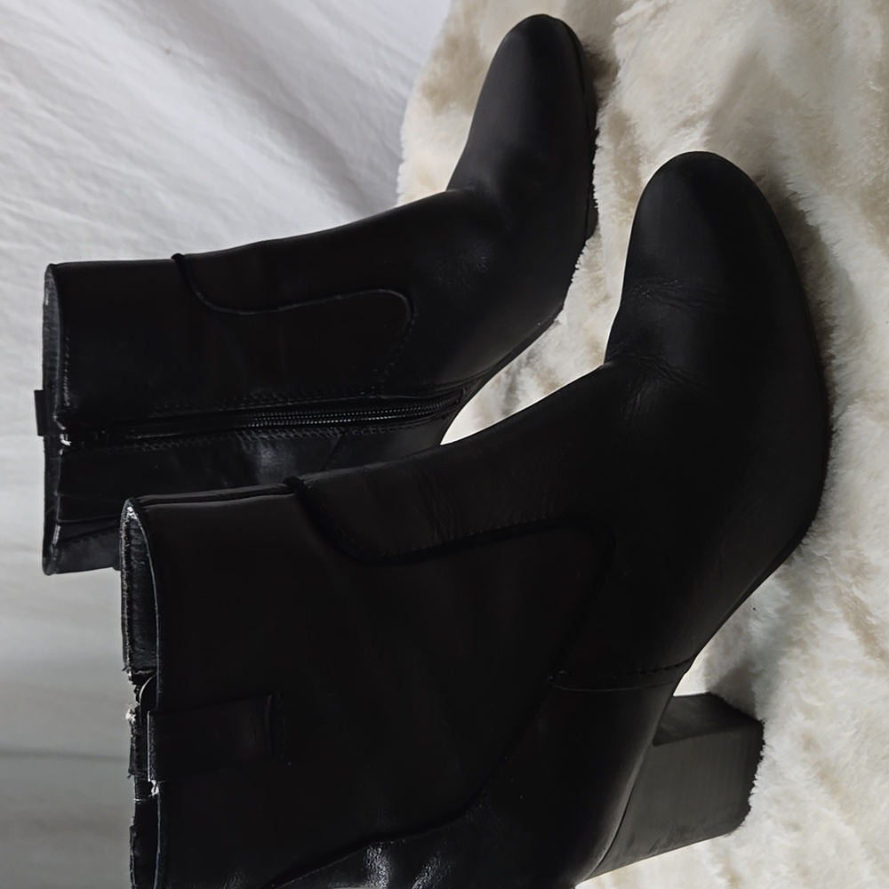 Clarks Black Leather Heeled Ankle Boots  Size 10 - Picture 2 of 7
